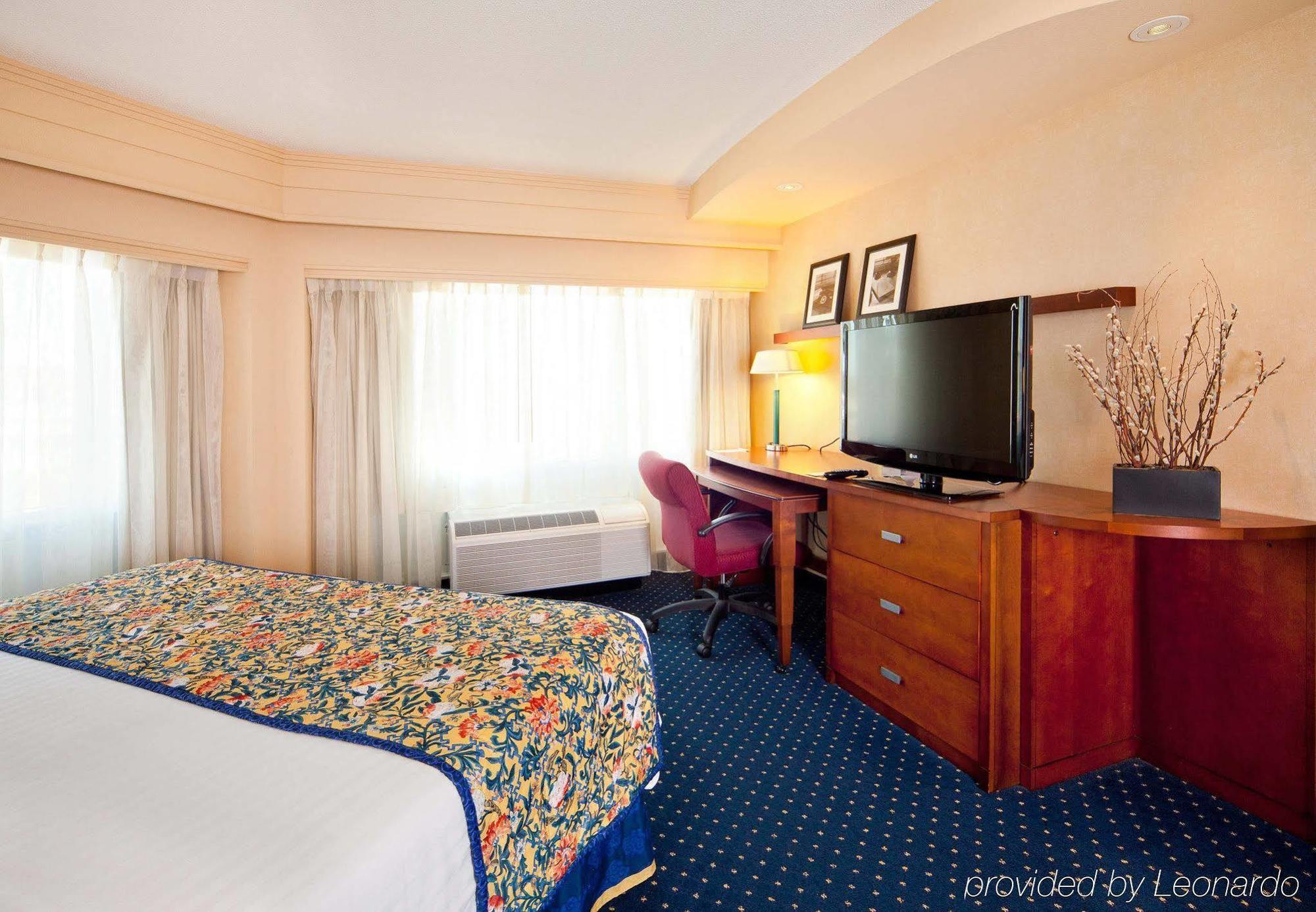 Courtyard By Marriott Fort Smith Downtown Номер фото